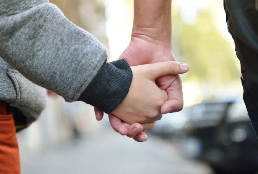 鑒定者需求解決自身的疑惑，私自取樣本做親子鑒定犯法嗎？