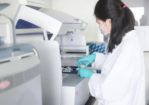 親子鑒定解開(kāi)妻子未知之謎，還原事實(shí)真相